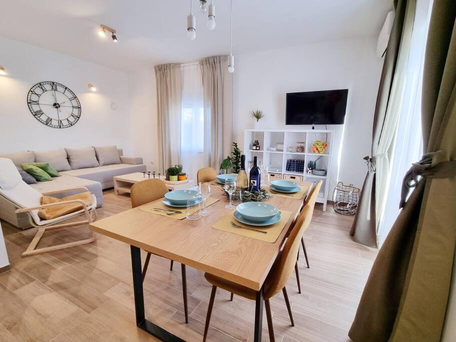 Chi Chi Apartment Pula Ngoại thất bức ảnh